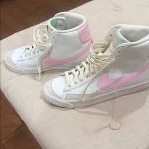 Nike Women's Sneakers - White and Pink
